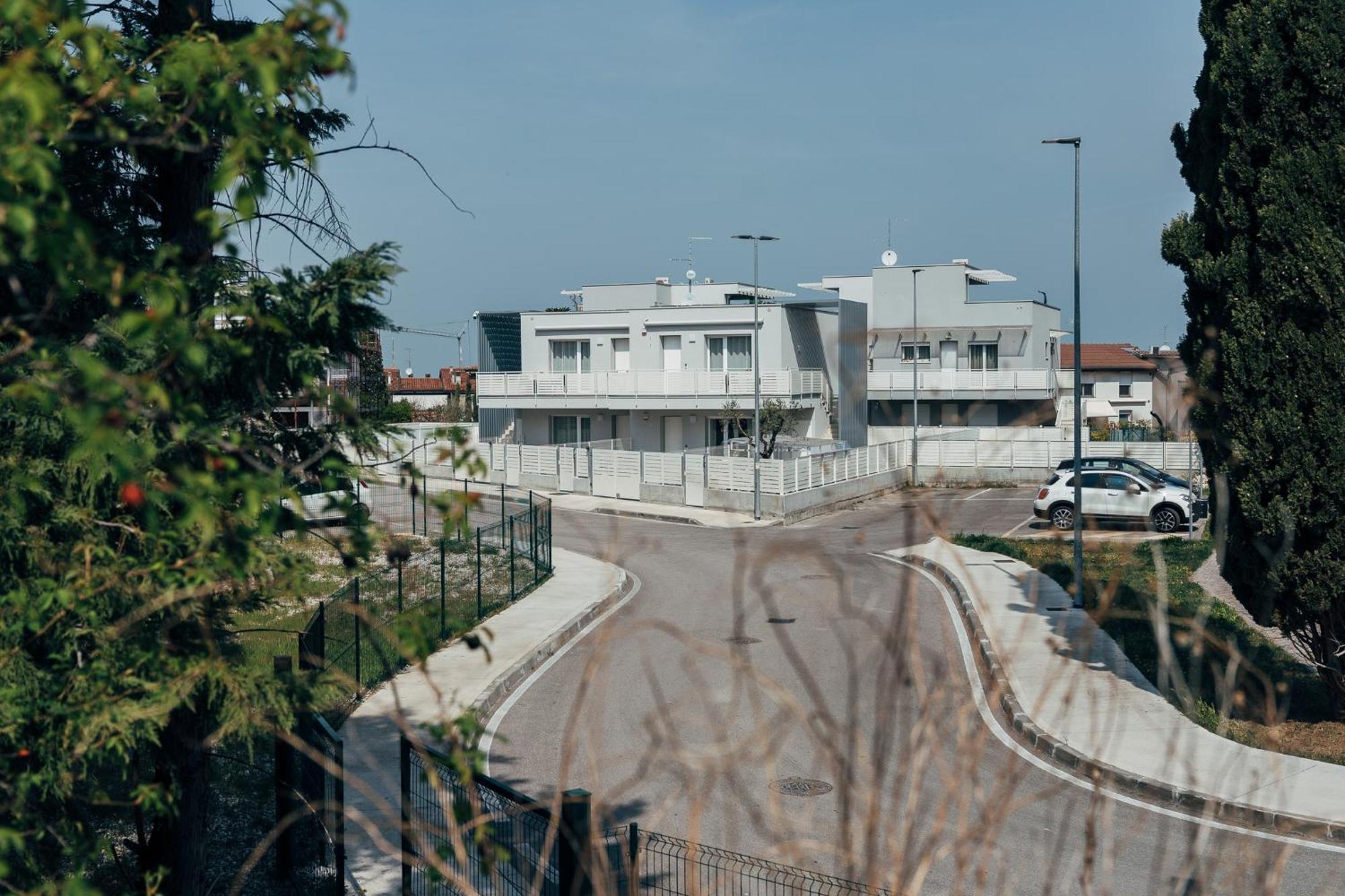 The Prince - Luxury Apartments With Pool Peschiera del Garda Extérieur photo